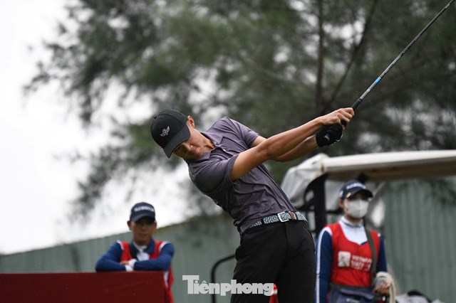 Huang Akira Long Đình 