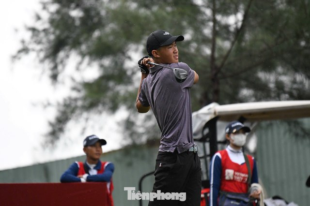 Huang Akira Long Đình 