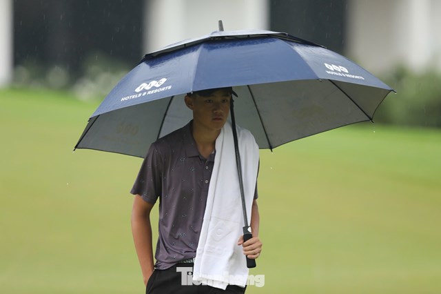 Huang Akira Long Đình 