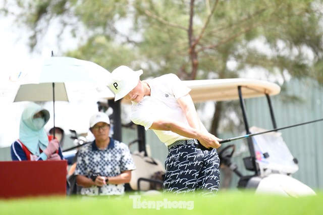 Huang Akira Long Đình 