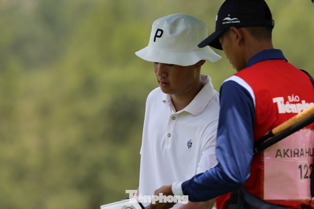 Huang Akira Long Đình 