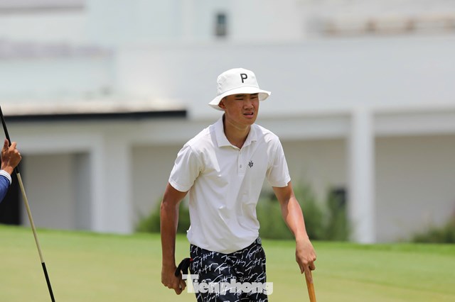 Huang Akira Long Đình 